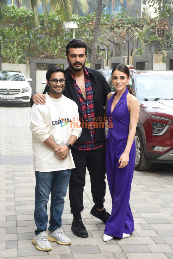 Photos Arjun Kapoor, Radhika Madan and Aasmaan Bhardwaj snapped ...