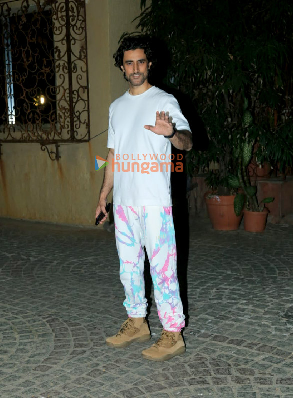 photos celebs snapped at hrithik roshans house in juhu 5