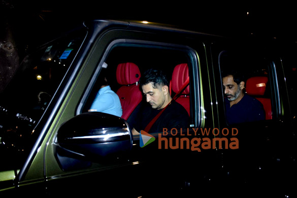 photos celebs snapped at kareena kapoor khans residence for amrita aroras birthday celebration 5