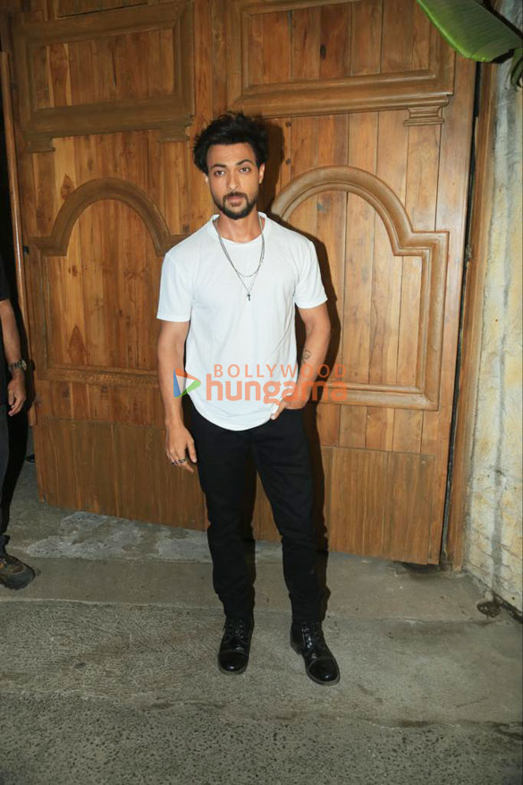 photos celebs snapped at one8 in juhu 8