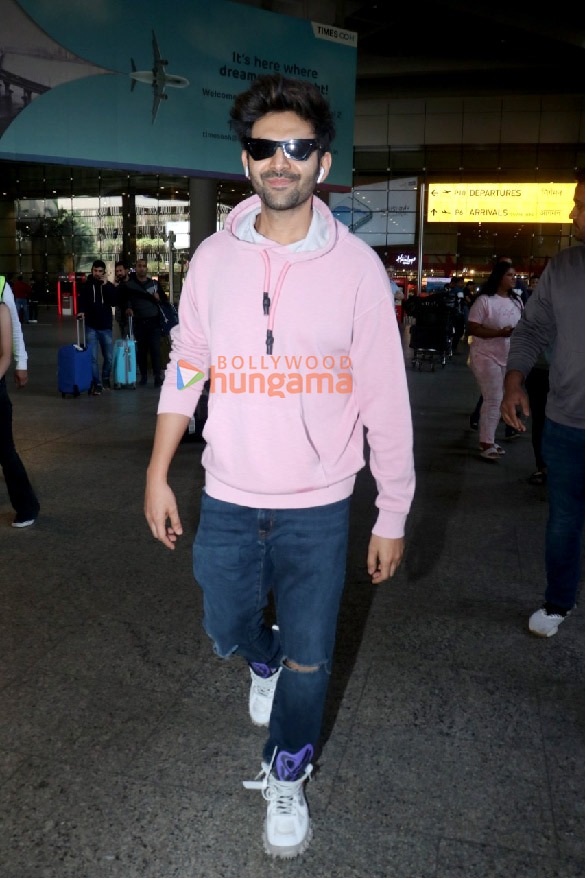 photos deepika padukone rakul preet singh and others snapped at the airport 9
