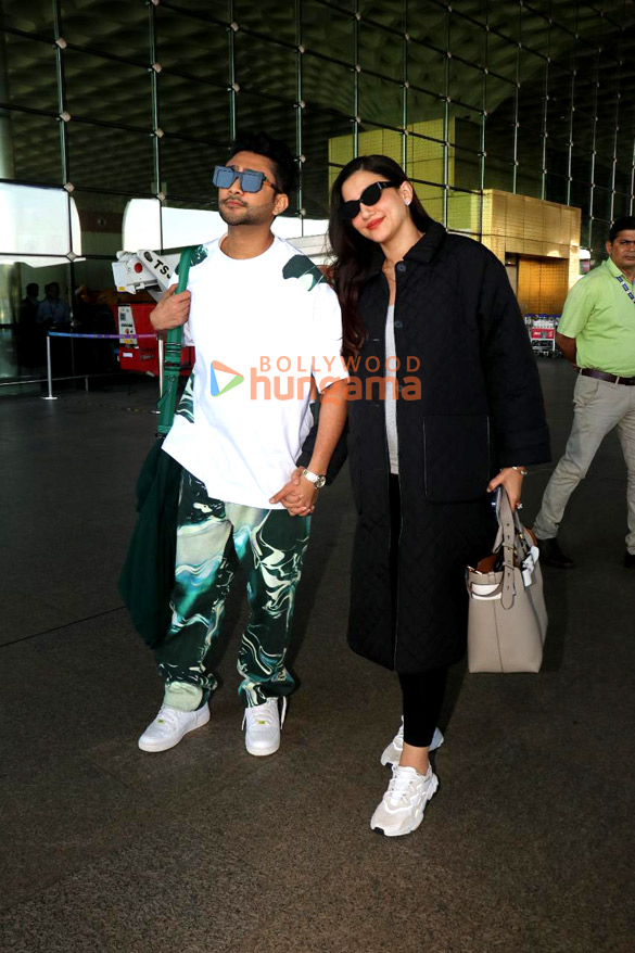 photos disha patani neeti mohan and others snapped at the airport 4