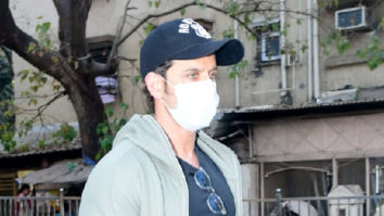 Photos: Hrithik Roshan snapped in Juhu