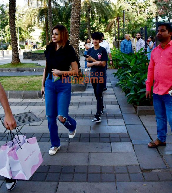 photos hrithik roshan snapped with family at bkc 4