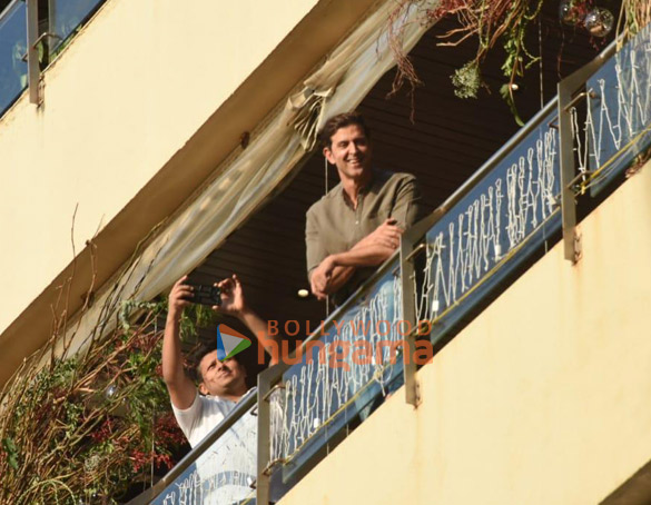 photos hrithik roshan spotted on his birthday at his residence in juhu 1