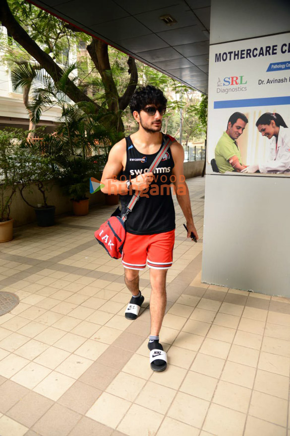 photos ibrahim ali khan and siddhant chaturvedi snapped at the gym in juhu 3