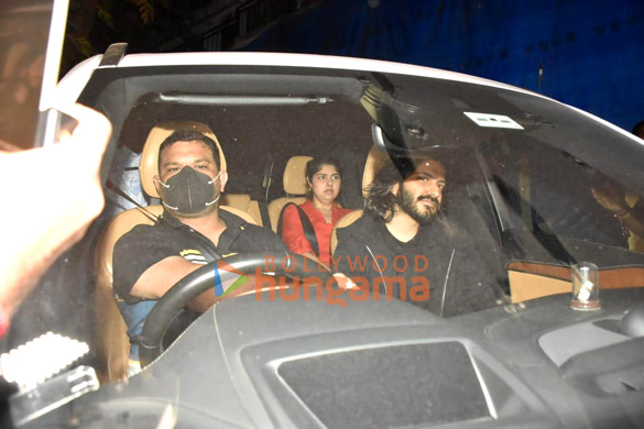 photos janhvi kapoor arjun kapoor malaika arora and others snapped at rhea kapoors house party in khar 4