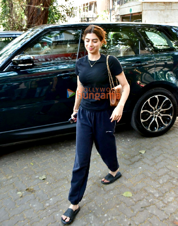 photos janhvi kapoor and khushi kapoor spotted outside the gym 1