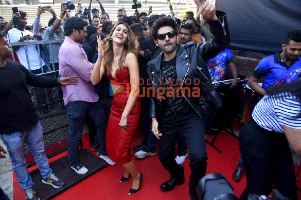 photos kartik aaryan kriti sanon and bhushan kumar grace the trailer launch of shehzada 4