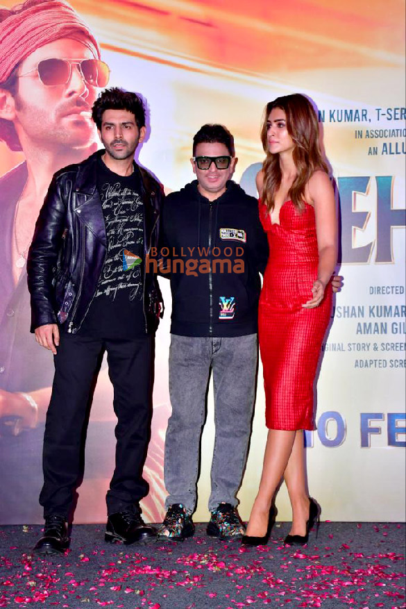 photos kartik aaryan kriti sanon and bhushan kumar grace the trailer launch of shehzada5 3