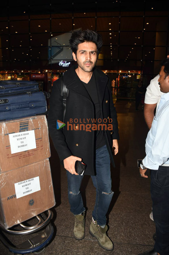 photos kartik aaryan tamannaah bhatia aryan khan and others snapped at the airport 1