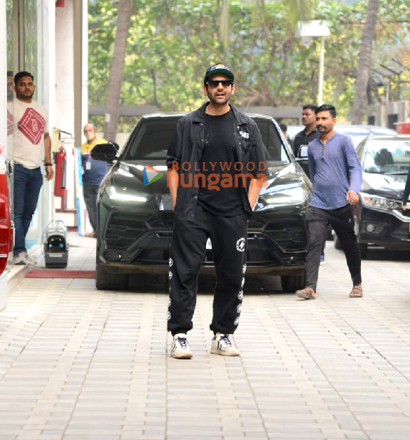 photos kartik aaryan snapped at t series office in andheri 3 2