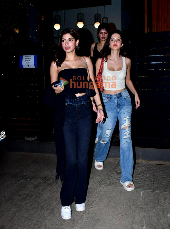photos khushi kapoor shanaya kapoor anjali dhawan and sanjay kapoor spotted 5