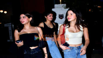 Photos: Khushi Kapoor, Shanaya Kapoor, Anjali Dhawan and Sanjay Kapoor spotted in Bandra