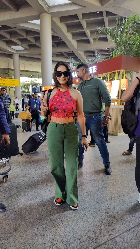 Photos Malaika Arora, Sunny Leone, Rashmika Mandanna and Shirley Setia snapped at the airport (1)