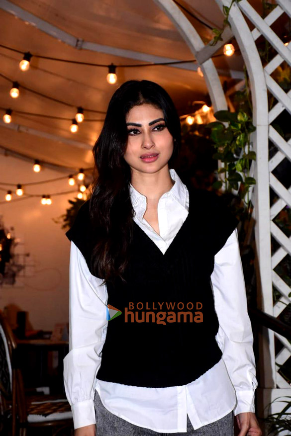 photos mouni roy snapped in bandra 4 3