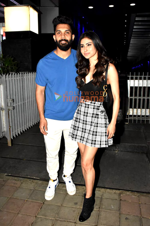 photos mouni roy snapped with her husband at bandra 1