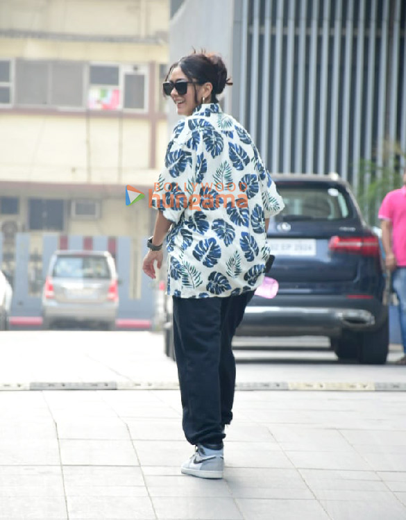 photos mrunal thakur snapped in andheri 1 6