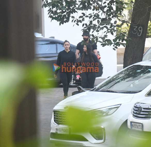 Photos: Ranbir Kapoor, Alia Bhatt and Shaheen Bhatt snapped with Raha in Mumbai Photos: Ranbir Kapoor, Alia Bhatt and Shaheen Bhatt snapped with Raha in Mumbai