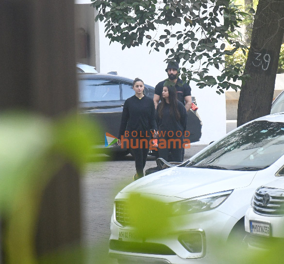 photos ranbir kapoor alia bhattand shaheen bhatt snapped with raha in mumbai 4
