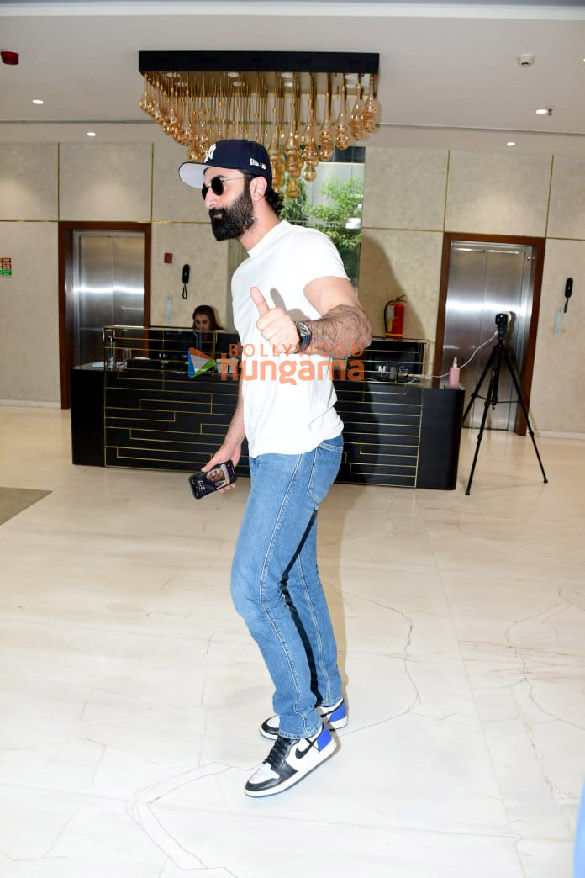 photos ranbir kapoor snapped at t series office in andheri 4