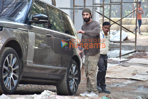 Photos: Ranbir Kapoor snapped at his new house in Bandra | Parties & Events