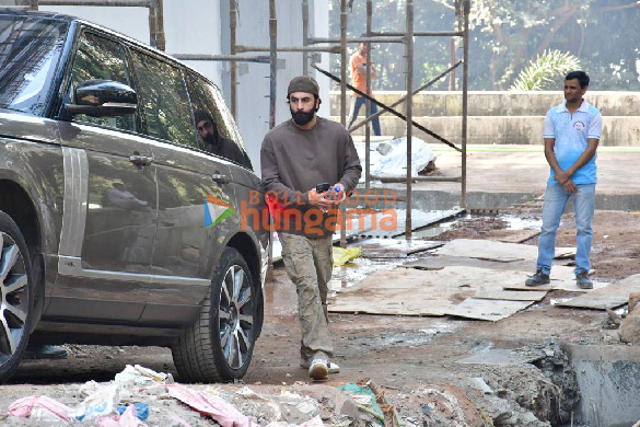 photos ranbir kapoor snapped at his new house in bandra 3