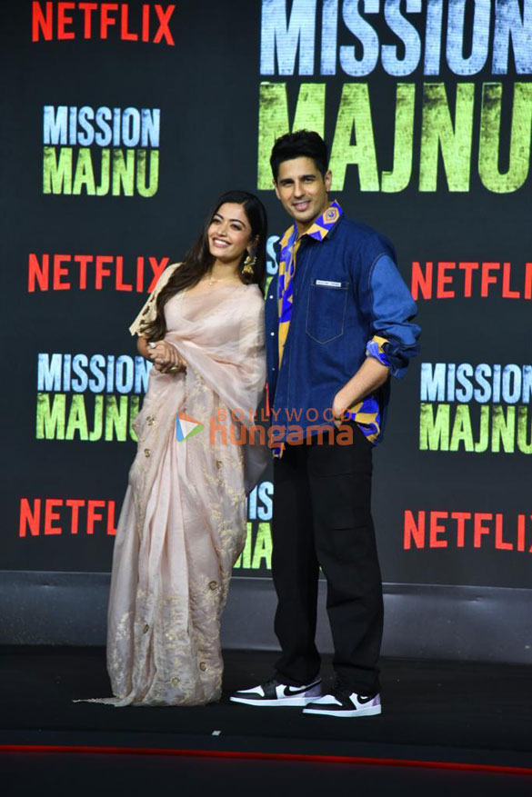 photos rashmika mandanna sidharth malhotra and others snapped at trailer launch of mission majnu 1221 2