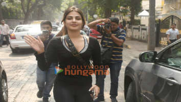 Photos: Rhea Chakraborty, Shibani Dandekar and Anusha Dandekar snapped outside Izumi in Bandra