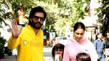 Photos: Riteish Deshmukh, Genelia D’Souza snapped with their kids in Juhu
