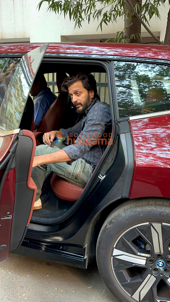 Photos: Riteish Deshmukh snapped in Bandra | Parties & Events