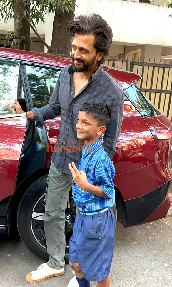 photos riteish deshmukh snapped in bandra 3