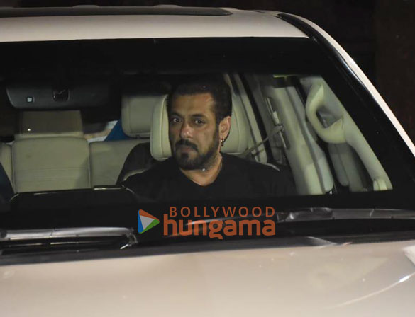 photos salman khan and mukesh bhatt snapped at aamir khans house in bandra 2