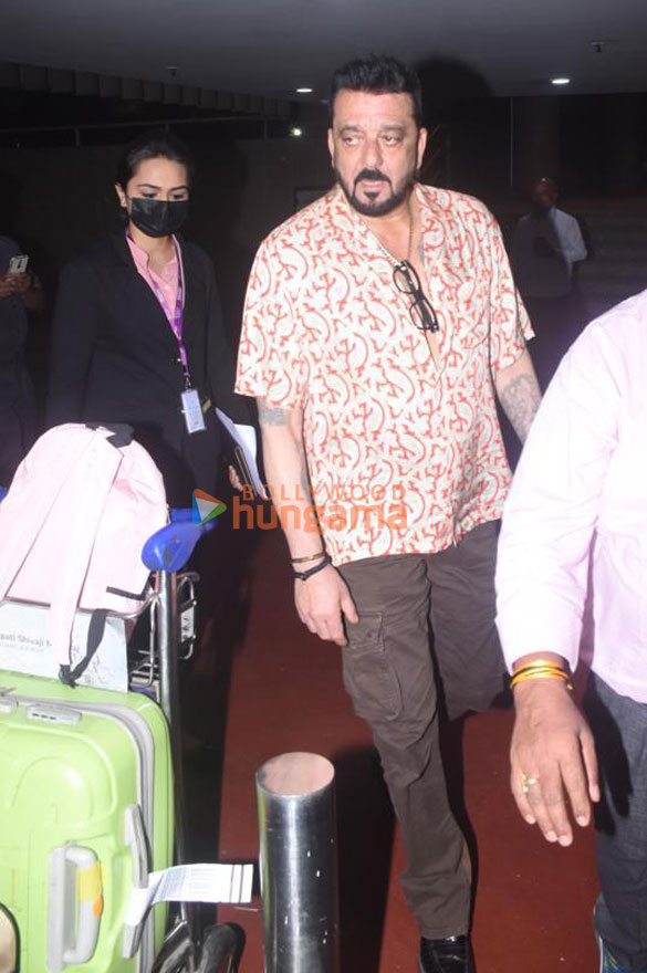 photos sanjay dutt snapped at the airport 112 2
