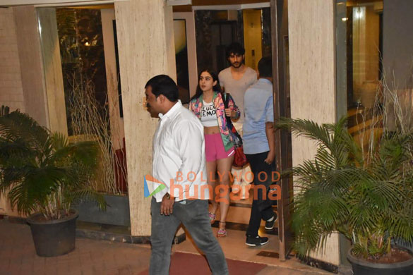 photos sara ali khan and ibrahim ali khan snapped at saif ali khan and kareena kapoor khans house in bandra 5