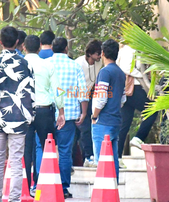 Photos: Shah Rukh Khan, Aryan Khan and Suhana Khan snapped at a screening of Pathaan