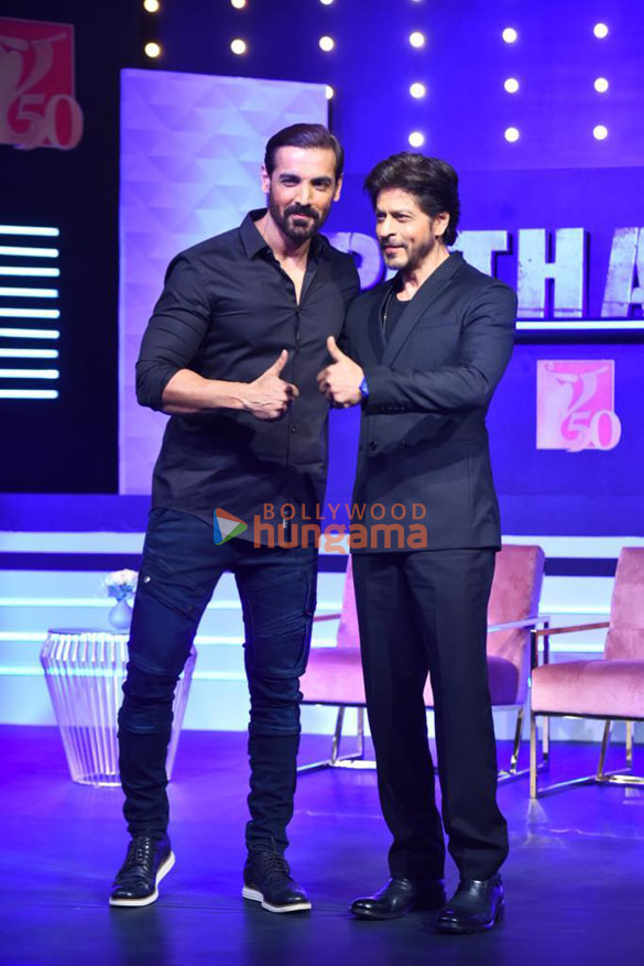 photos shah rukh khan deepika padukone john abraham and the team attend the press conference and success celebration of pathaan 2