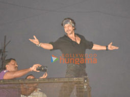 Photos: Shah Rukh Khan meets fans outside his residence in Bandra