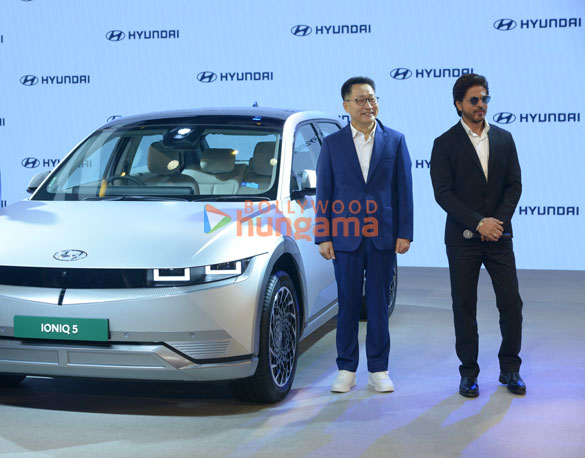 Photos: Shah Rukh Khan snapped at the launch of the Hyundai Ioniq5 Photos: Shah Rukh Khan snapped at the launch of the Hyundai Ioniq5