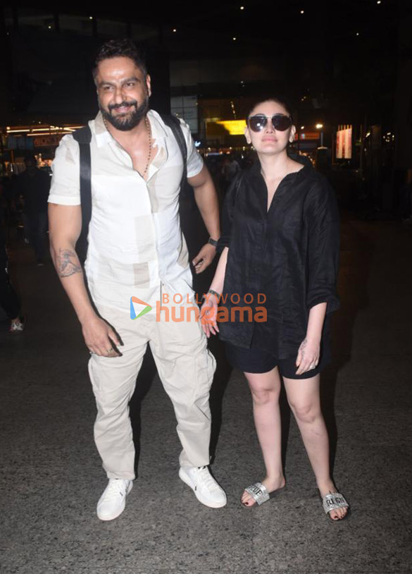 photos shefali jariwala and parag tyagi snapped at airport 1