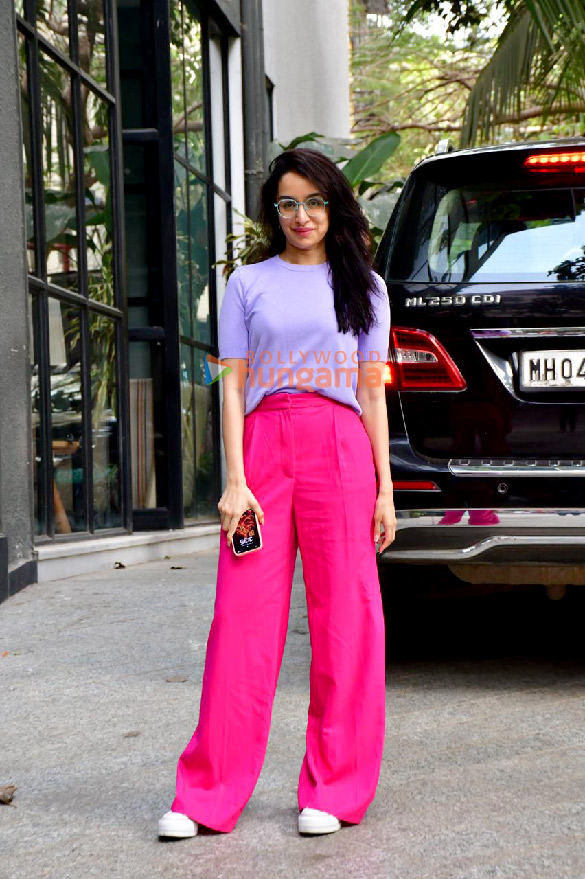 photos shraddha kapoor snapped at the maddock office 1