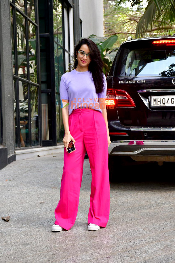 photos shraddha kapoor snapped at the maddock office 3