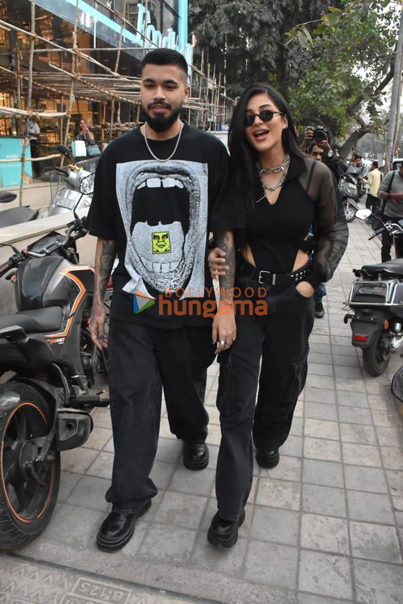 photos shruti haasan snapped with her boyfriend at food mall 2