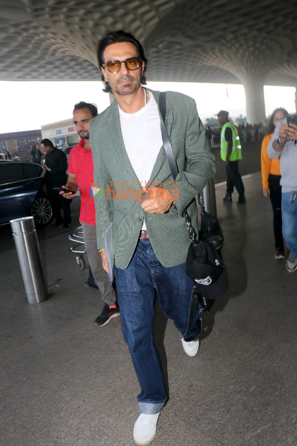 photos sidharth malhotra disha patani anil kapoor and others snapped at the airport 1