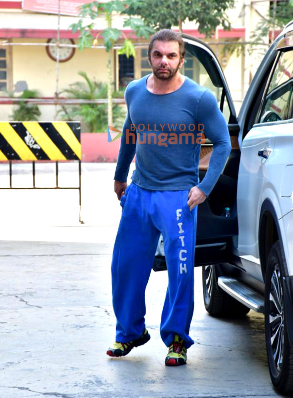 Photos: Sohail Khan and Neha Bhasin spotted at gym in Bandra