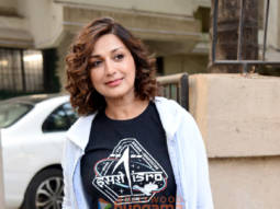 Photos: Sonali Bendre snapped at Kromakay Salon in Juhu