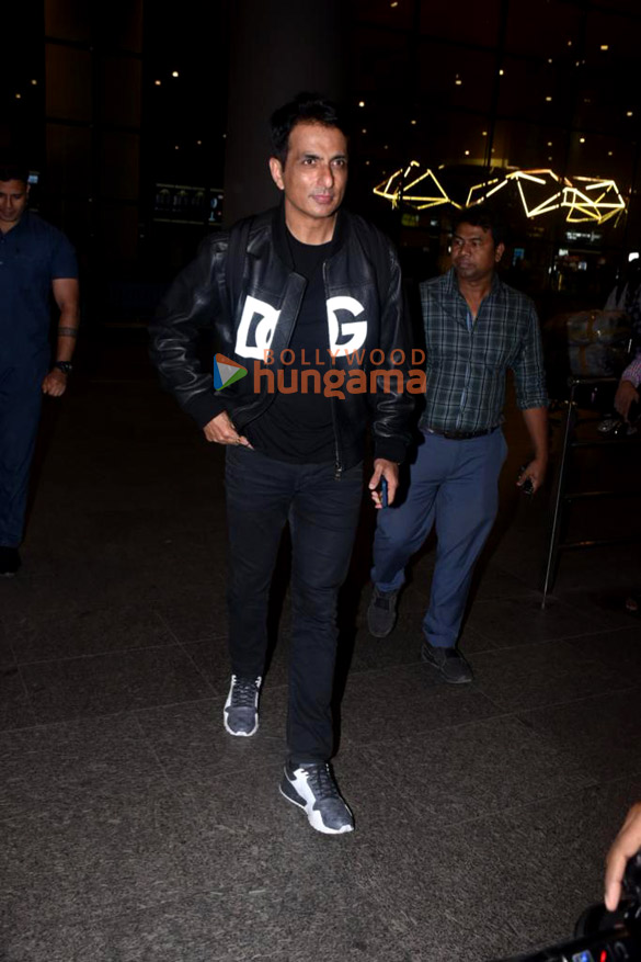 photos sonu sood snapped at the airport 3