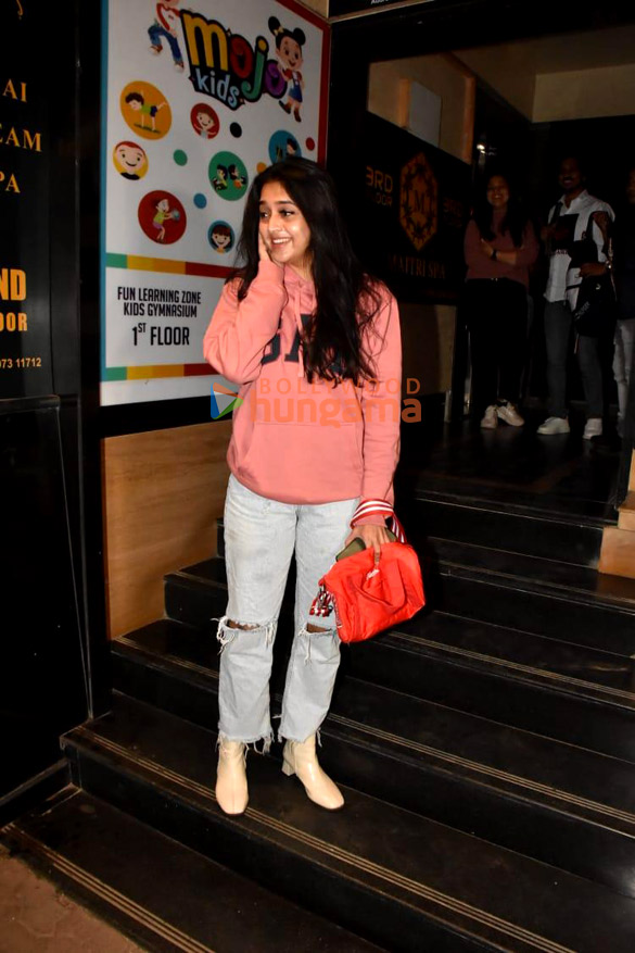 photos tejasswi prakash and yami gautam dhar snapped outside a salon in bandra 2