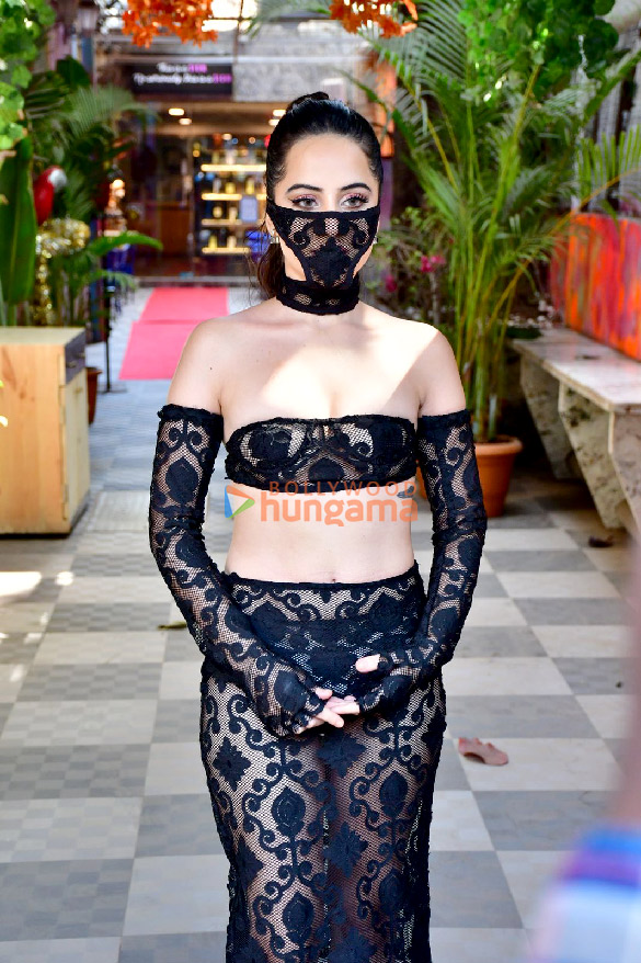 photos uorfi javed snapped in khar 4
