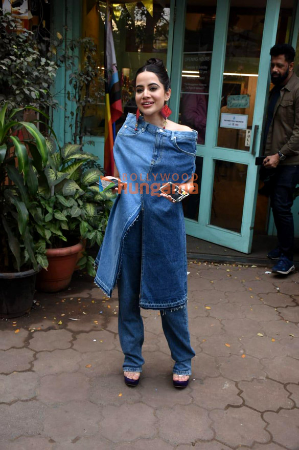 photos uorfi javed snapped in mumbai 4